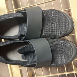 Traq by Alegria‎ Men's Black Slip-On Sneakers